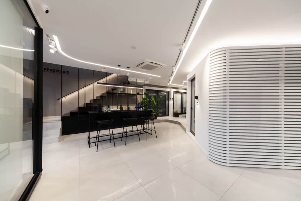 curved walls showrrom renovation
